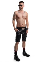 Shorts med mange lommer i wetlook fra Regnes Fetish Planet